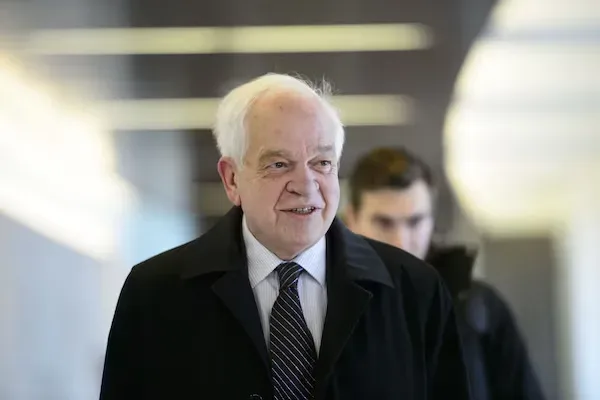Former Liberal Cabinet Minister John McCallum Dies at 75 Former Liberal Cabinet Minister John McCallum Dies at 75